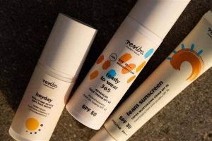trzy produkty resibo z witaminą C i SPF